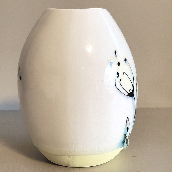 Yellow Floral Pebble Vase by Rachel de Conde - Picture 5 of 10